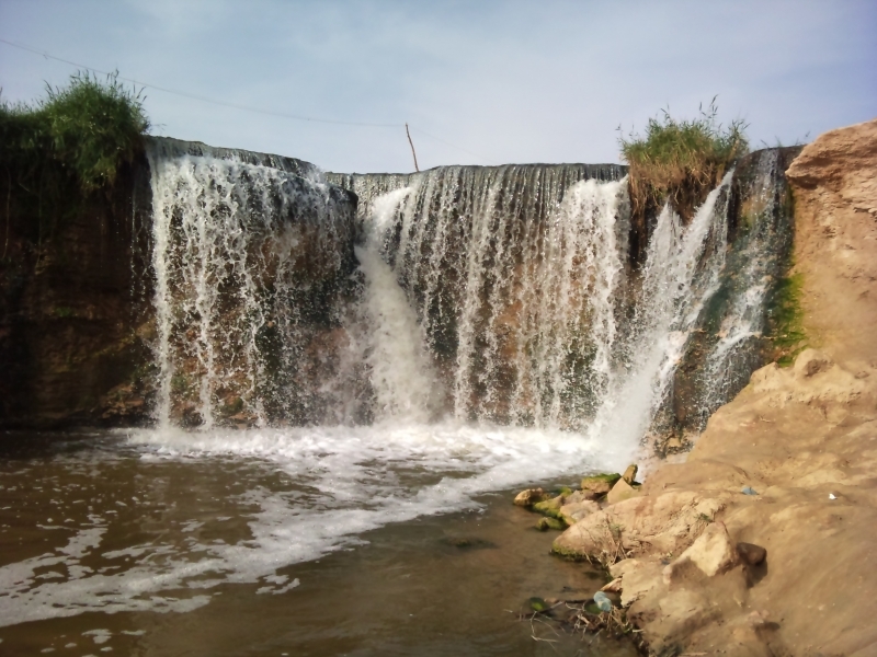 973265872_Magnificent Water Falls at Wadi al Rayan protected area 2 (1)
